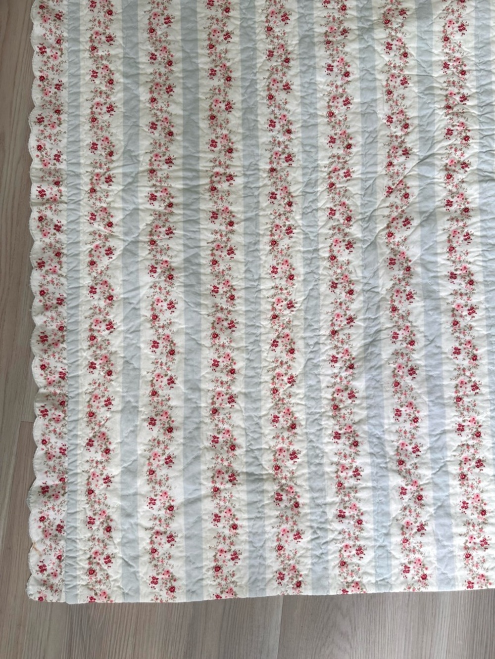 Simply Shabby Chic Twin Quilt Floral Striped Read